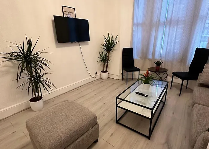 3 Bedroom Flat Millais Rd